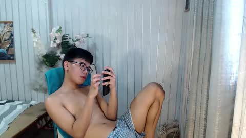 urdreamboy_doms online show from April 12, 7:45 am
