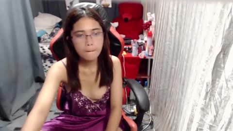 Snapshot of urdreamgirljayne chatting on January 7, 1:24 pm urdreamgirljayne online show from January 7, 1:24 pm
