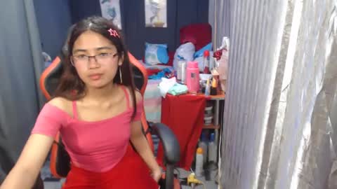 Snapshot of urdreamgirljayne chatting on January 29, 7:46 am urdreamgirljayne online show from January 29, 7:46 am