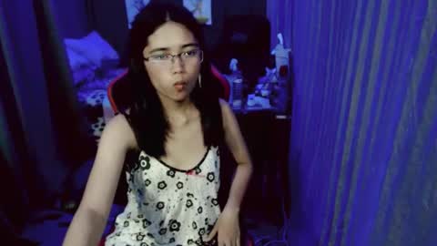 Snapshot of urdreamgirljayne chatting on January 18, 12:36 pm urdreamgirljayne online show from January 18, 12:36 pm