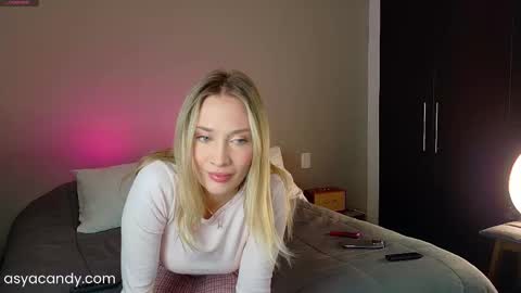Shay online show from September 26, 1:24 am