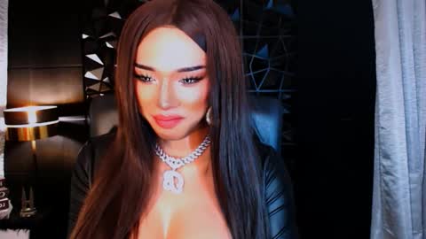 Snapshot of urgoddess_bella chatting on September 27, 11:41 am My bella 3 online show from September 27, 11:41 am