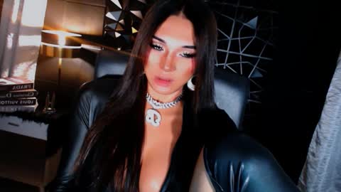 Snapshot of urgoddess_bella chatting on September 29, 1:32 pm My bella 3 online show from September 29, 1:32 pm