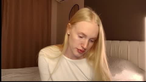 ElizabethLizy online show from May 31, 5:33 pm