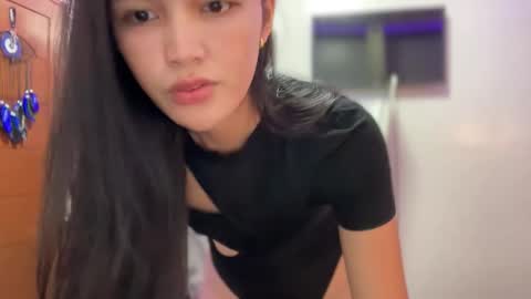 Amira online show from November 24, 5:50 am