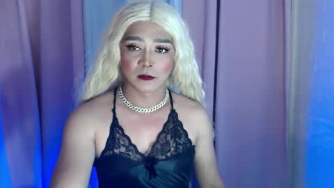 Snapshot of urqueen_cassandra chatting on October 4, 2:37 pm BEA online show from October 4, 2:37 pm