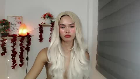 Snapshot of ursandra_xx chatting on February 13, 7:31 pm ursandra_xx online show from February 13, 7:31 pm