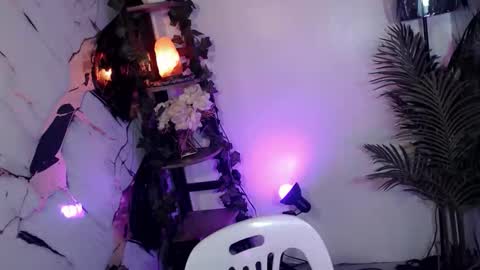 Snapshot of ursandra_xx chatting on September 11, 7:20 am ursandra_xx online show from September 11, 7:20 am