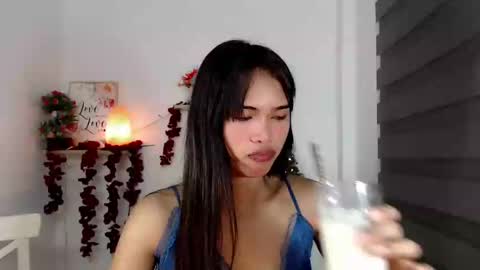 Snapshot of ursandra_xx chatting on March 3, 8:11 pm ursandra_xx online show from March 3, 8:11 pm
