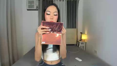 urslutgwen69 online show from December 22, 3:22 am