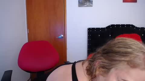 Snapshot of ursulawhite69 chatting on February 23, 4:35 pm Eveling Blanco online show from February 23, 4:35 pm