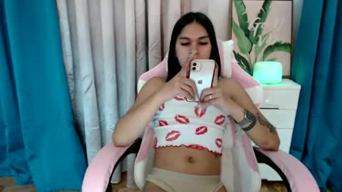 Snapshot of ursweet_zeviixx chatting on February 6, 5:03 am ursweet_zeviixx online show from February 6, 5:03 am