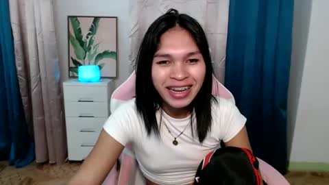 Snapshot of ursweet_zeviixx chatting on February 1, 4:14 am ursweet_zeviixx online show from February 1, 4:14 am