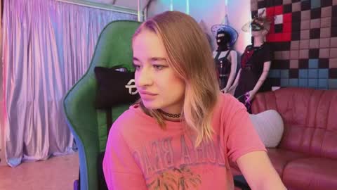 Leila online show from December 8, 9:19 pm