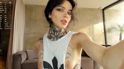Snapshot of uwu_eva chatting on October 12, 9:24 am Eva online show from October 12, 9:24 am