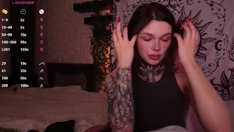 Snapshot of uwu_eva chatting on January 11, 9:46 pm Eva online show from January 11, 9:46 pm