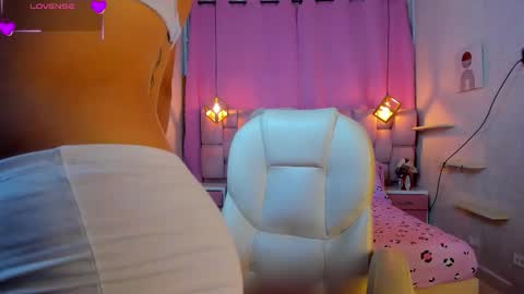 Snapshot of vagaro_ chatting on October 17, 10:47 pm Vagaro online show from October 17, 10:47 pm