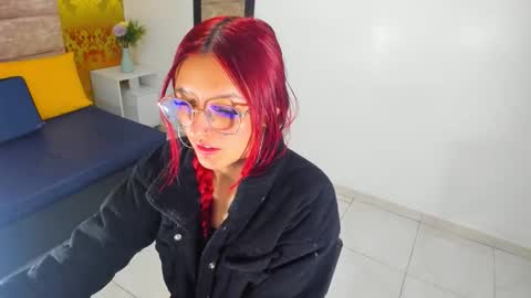 vaiiolett__ online show from December 2, 12:14 pm
