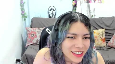 Vaiolet1314 online show from March 17, 5:01 am