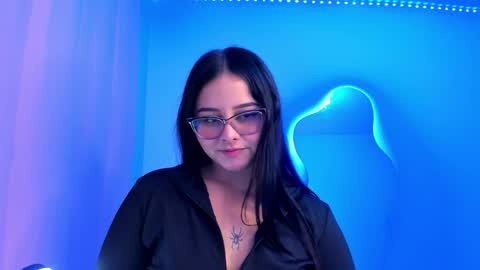 Snapshot of val_ferrer chatting on October 8, 2:19 am Valeria online show from October 8, 2:19 am