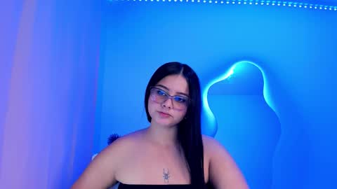 Snapshot of val_ferrer chatting on October 9, 5:57 am Valeria online show from October 9, 5:57 am