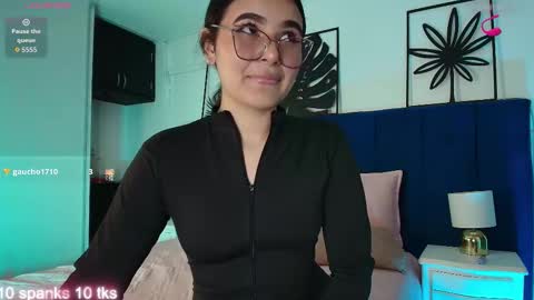 Snapshot of valeery_gomez chatting on September 19, 8:12 pm Tifanny online show from September 19, 8:12 pm