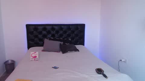 valen_foxxx online show from April 1, 2:25 pm