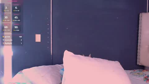 Snapshot of valen_thompson chatting on December 22, 2:39 am IG-valen mendoza99 twitter valenthompson99 online show from December 22, 2:39 am