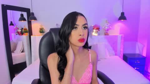 Snapshot of valenn__smith chatting on December 23, 4:22 am Valentina online show from December 23, 4:22 am
