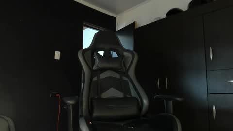 valentean online show from November 15, 8:10 pm