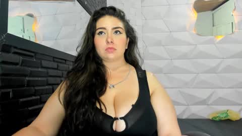 Snapshot of valentina_coba11 chatting on January 25, 12:38 am Valentina online show from January 25, 12:38 am