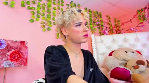 valentinee_xo online show from July 4, 12:09 pm
