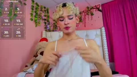 valentinee_xo online show from June 27, 5:46 am