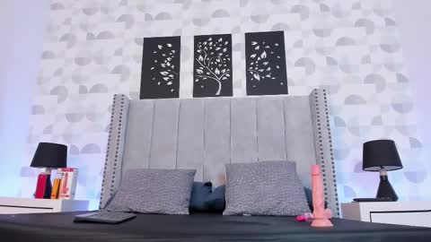 VALENTINO CASTAO online show from February 25, 8:32 pm