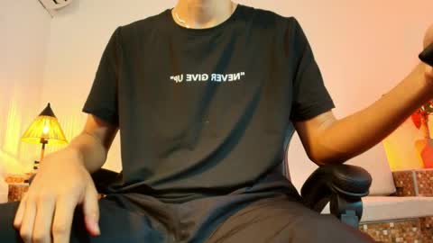 valentino_rey online show from April 28, 11:58 am