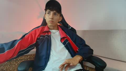 valentino_rey online show from May 6, 12:44 pm
