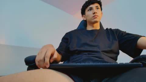 valentino_rey online show from May 26, 12:22 pm