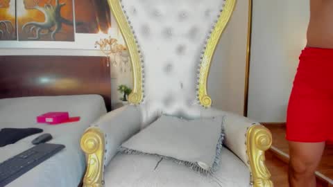  Valentinos  online show from November 18, 8:01 pm