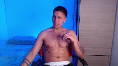 VALENTINO online show from October 26, 8:41 pm