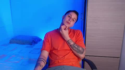 VALENTINO online show from December 21, 10:38 pm