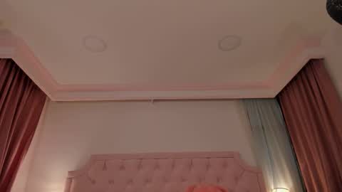 Vale Toro  online show from February 22, 12:30 pm