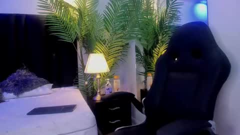 valeri_tafur online show from October 7, 11:17 am