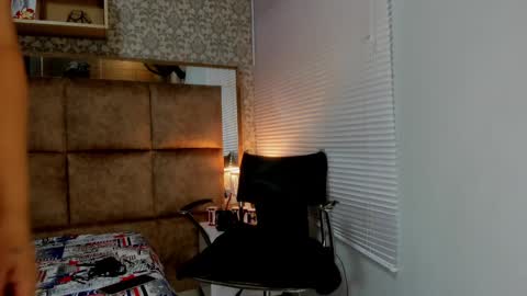 Snapshot of valeria_rivera1 chatting on March 3, 3:19 am Costume lover online show from March 3, 3:19 am