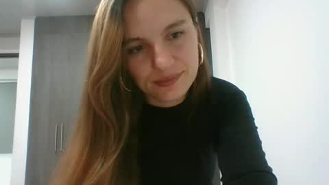 valeriafrannco online show from April 11, 5:01 am