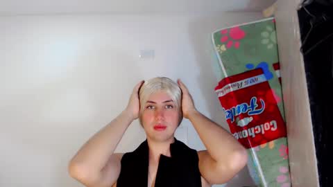 valeriagill_ online show from September 18, 11:53 pm