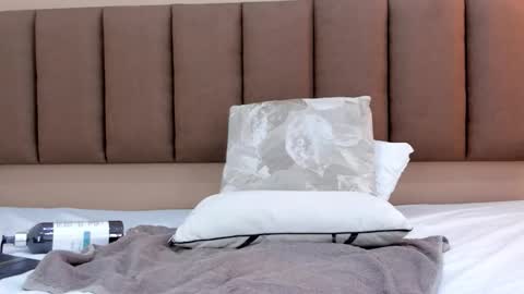 Valeria  online show from February 7, 12:30 pm