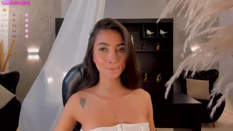Snapshot of valeriavelvet chatting on March 5, 6:01 pm Vale online show from March 5, 6:01 pm