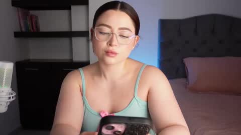 Snapshot of valerie07 chatting on October 16, 1:27 am valerie07 online show from October 16, 1:27 am