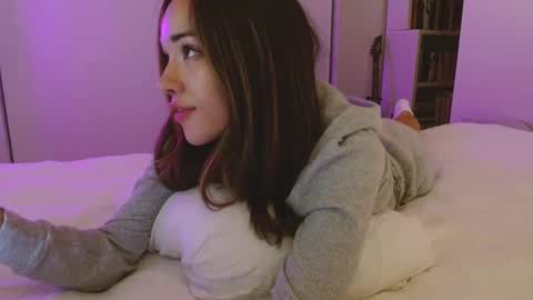 Snapshot of valerie_james3 chatting on January 4, 9:32 am Valerie online show from January 4, 9:32 am