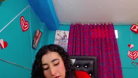 Snapshot of valerie_mase chatting on October 1, 8:19 pm vale online show from October 1, 8:19 pm